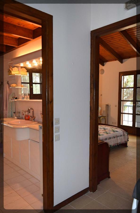 Seaside Villa In Alikes, Chalkida Дросия Екстериор снимка