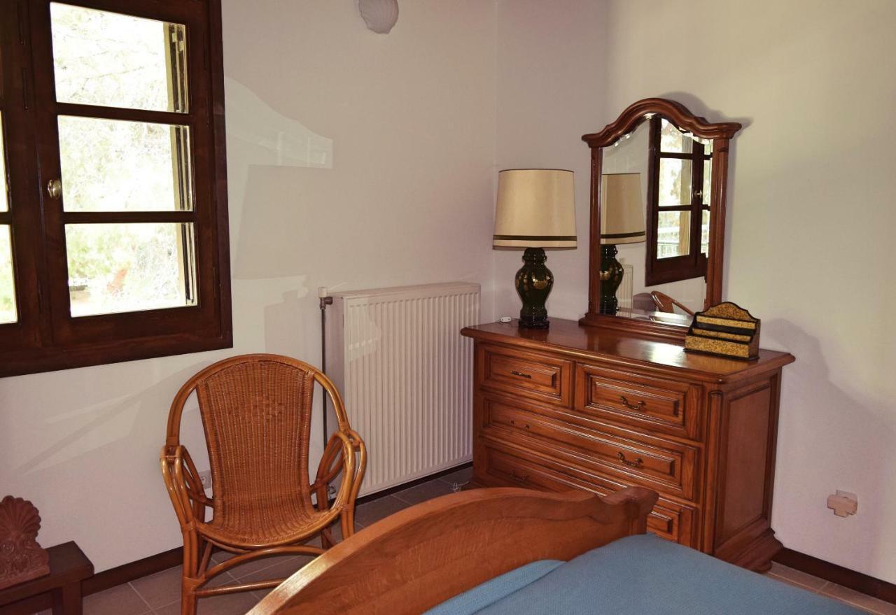 Seaside Villa In Alikes, Chalkida Дросия Екстериор снимка