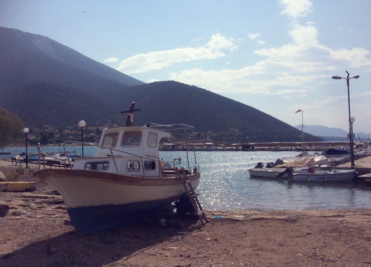 Seaside Villa In Alikes, Chalkida Дросия Екстериор снимка