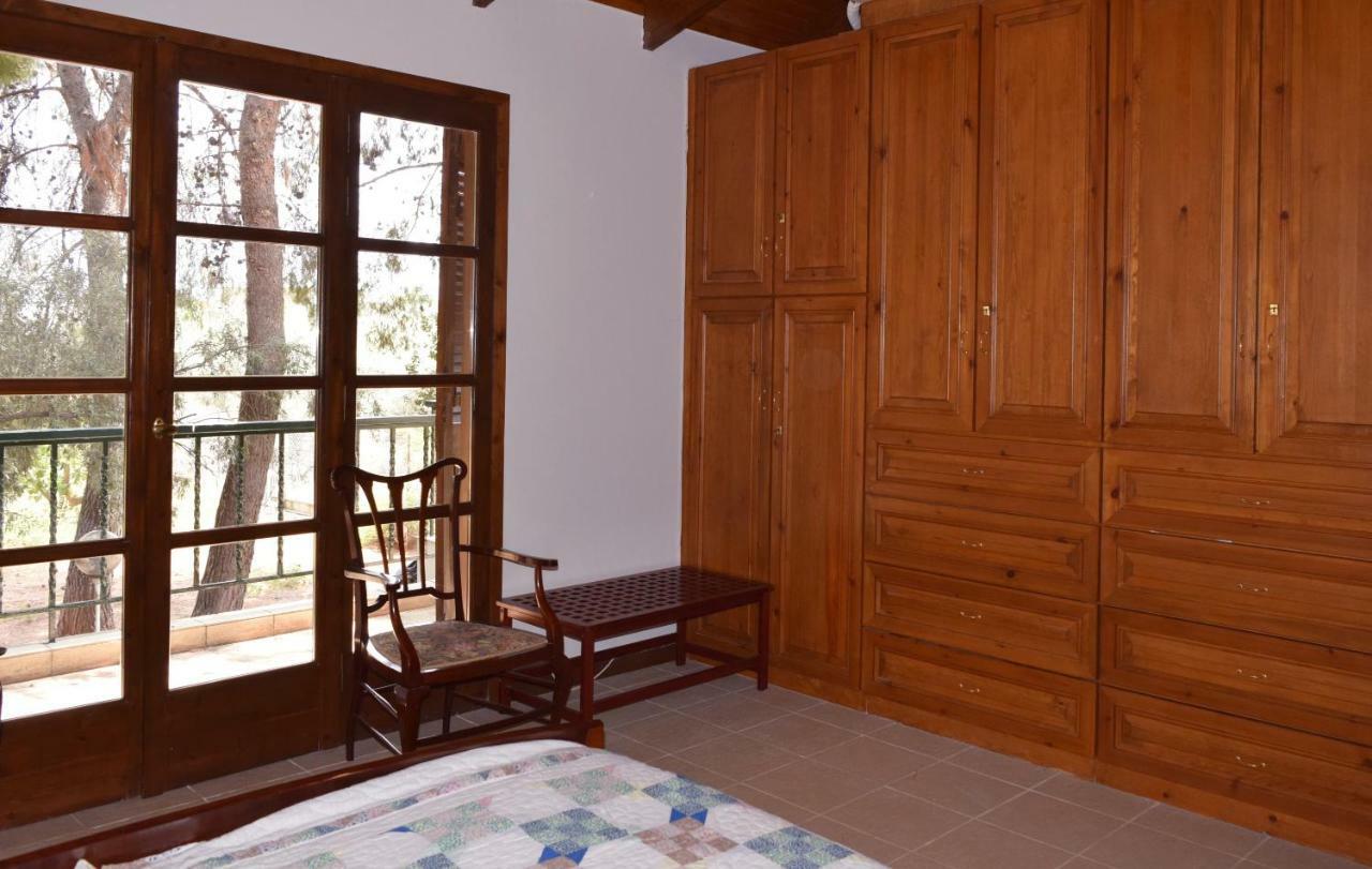 Seaside Villa In Alikes, Chalkida Дросия Екстериор снимка
