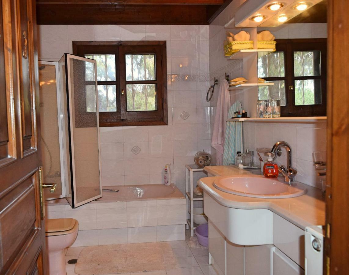 Seaside Villa In Alikes, Chalkida Дросия Екстериор снимка